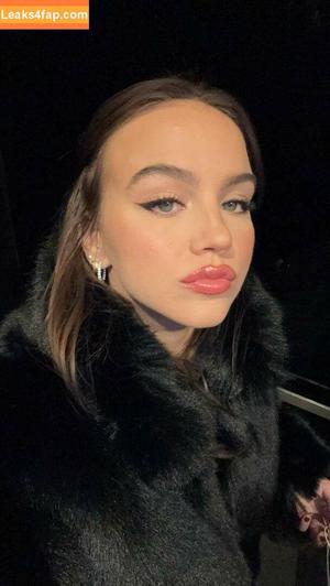 Emma Brooks photo #0765