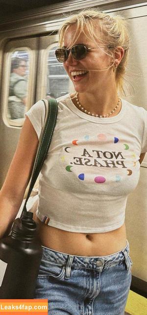 Emma Brooks photo #0790