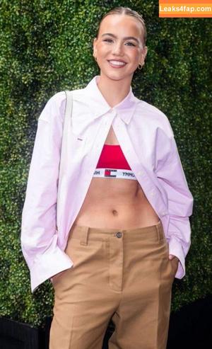 Emma Brooks photo #0794