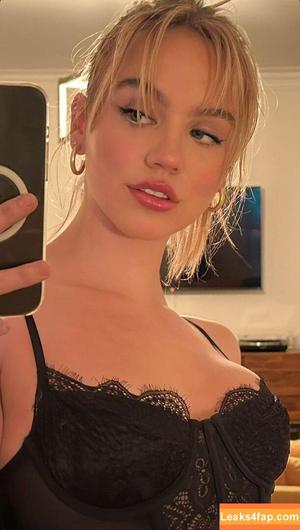 Emma Brooks photo #0814