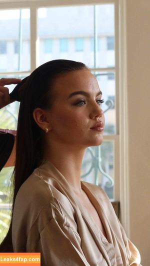 Emma Brooks photo #0828