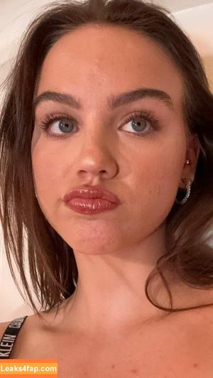 Emma Brooks photo #0832