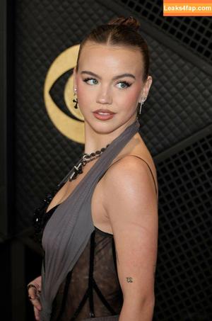 Emma Brooks photo #0857