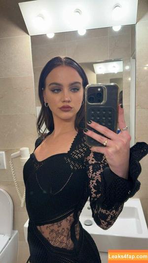 Emma Brooks photo #0880