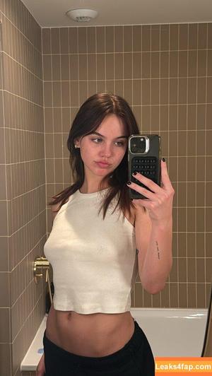 Emma Brooks photo #0905