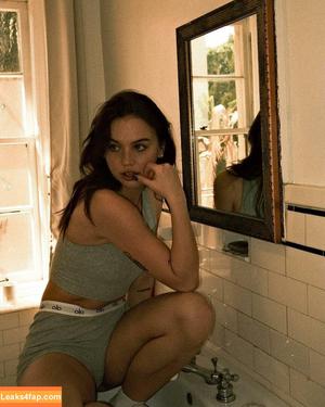 Emma Brooks photo #0928