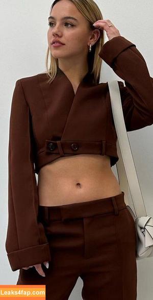 Emma Brooks photo #0949