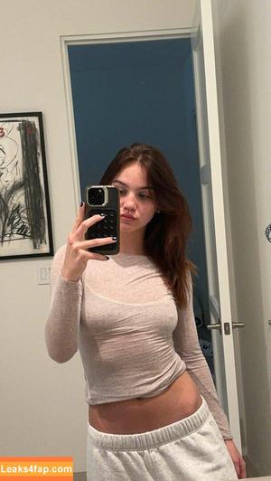 Emma Brooks photo #0967