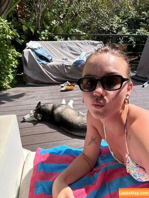 Emma Brooks photo #0970