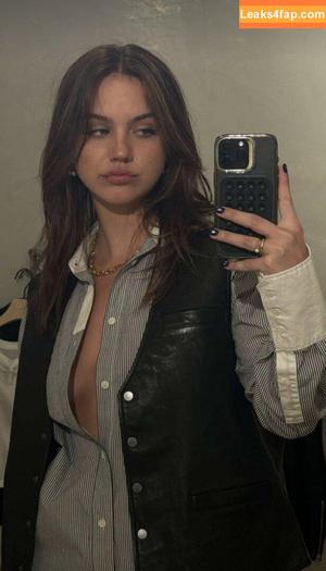 Emma Brooks photo #0971