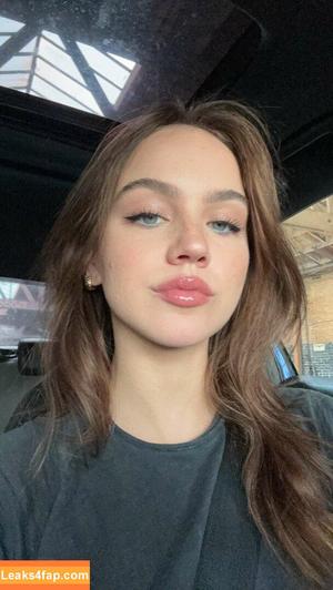 Emma Brooks photo #0978