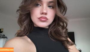 Emma Brooks photo #0982