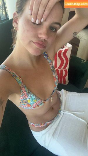 Emma Brooks photo #0987