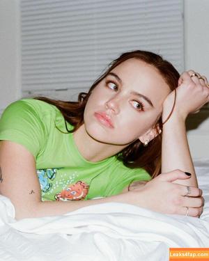 Emma Brooks photo #0988