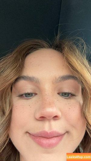 Emma Brooks photo #0998