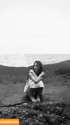 Emma Brooks photo #1012