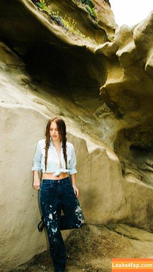 Emma Brooks photo #1016