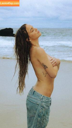 Emma Brooks photo #1017