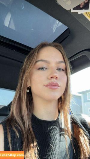 Emma Brooks photo #1029