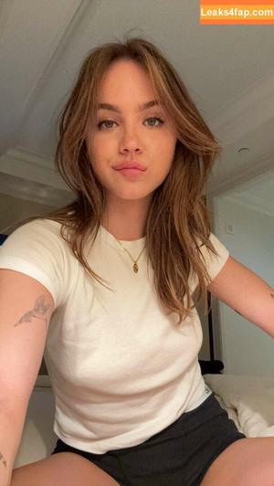 Emma Brooks photo #1050