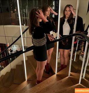 Emma Brooks photo #1055