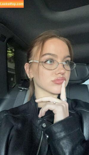 Emma Brooks photo #1092