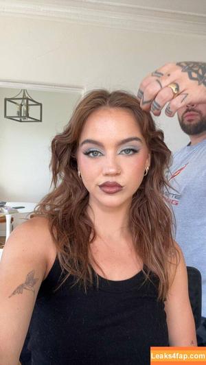 Emma Brooks photo #1111