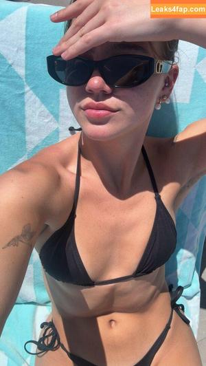 Emma Brooks photo #1142