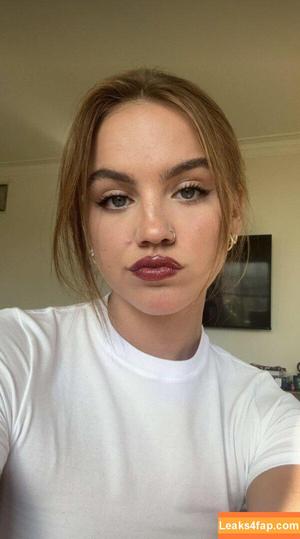 Emma Brooks photo #1173