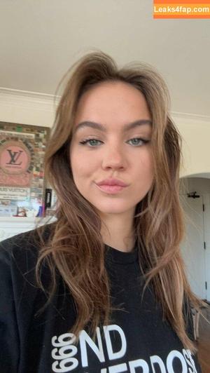 Emma Brooks photo #1205