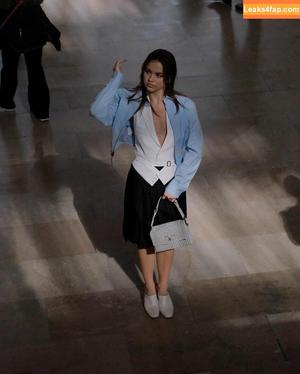 Emma Brooks photo #1236