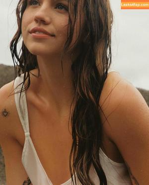 Emma Brooks photo #1274