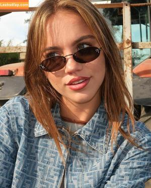 Emma Brooks photo #1345