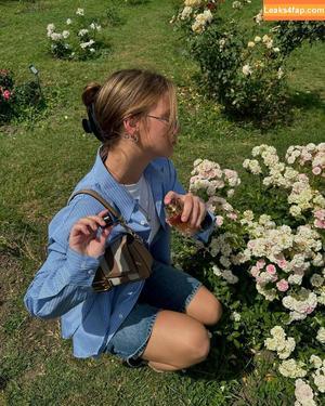 Emma Brooks photo #1346