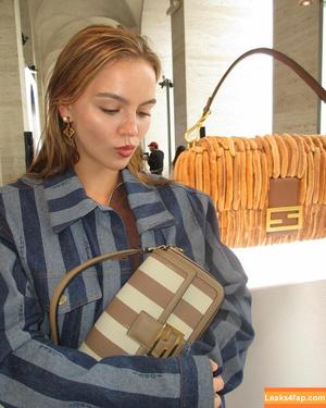 Emma Brooks photo #1347