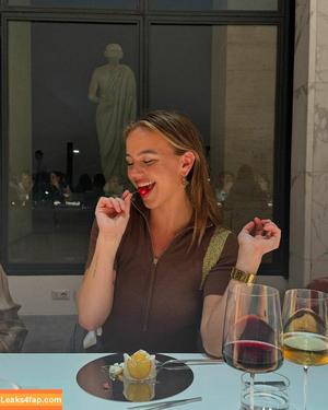 Emma Brooks photo #1349