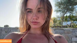 Emma Brooks photo #1368