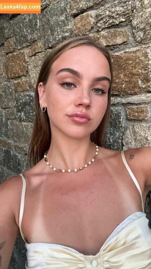 Emma Brooks photo #1371