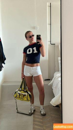 Emma Brooks photo #1402