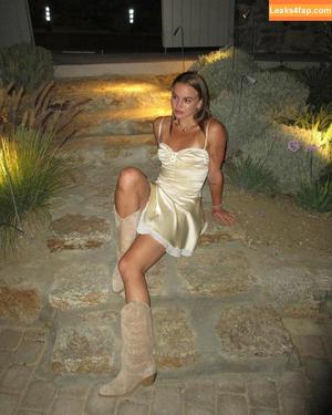 Emma Brooks photo #1406