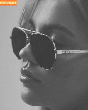 Emma Brooks photo #1418