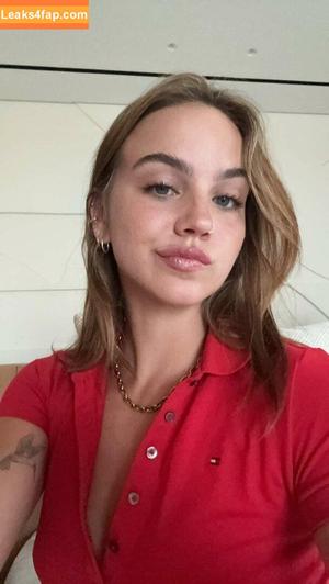 Emma Brooks photo #1424