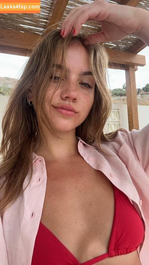 Emma Brooks photo #1425