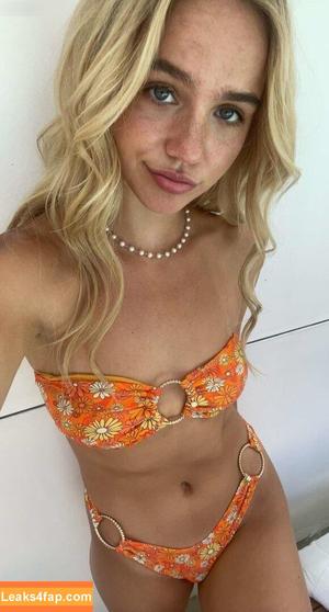 Emma Brooks photo #1447