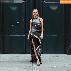 Emma Brooks photo #1448