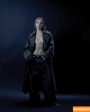 Emma Brooks photo #1472