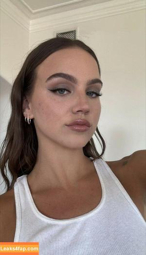 Emma Brooks photo #1499