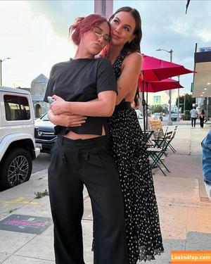 Emma Brooks photo #1501