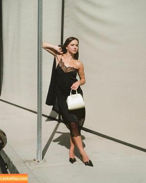 Emma Brooks photo #1602