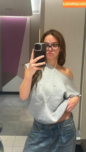 Emma Brooks photo #1650